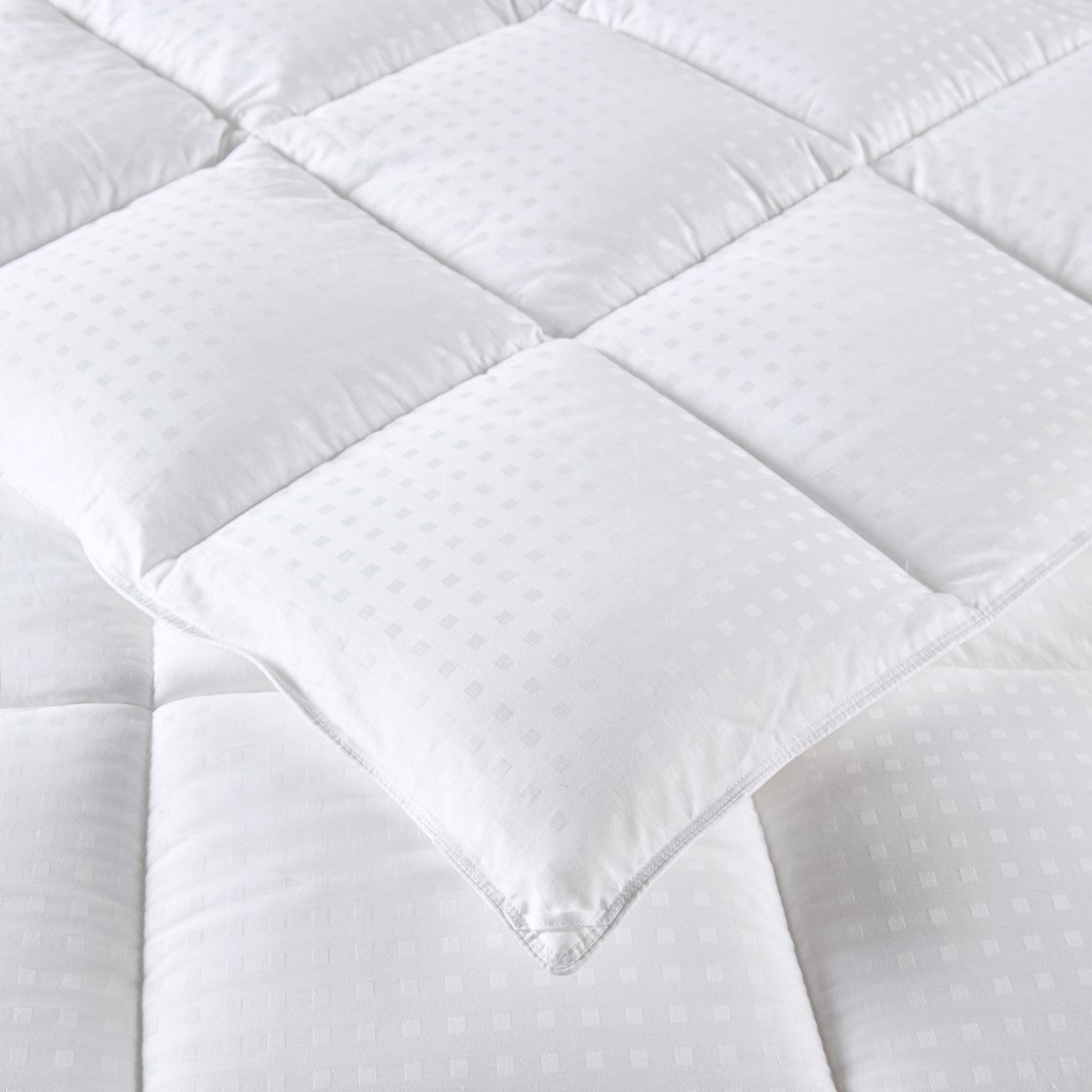 Signature Dobby Cotton Down Alternative Comforter