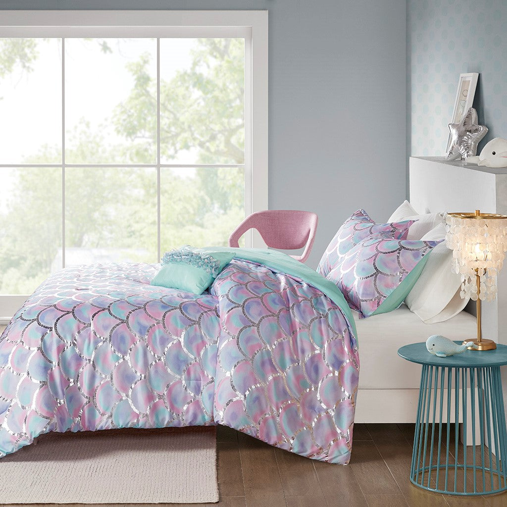 Pearl Metallic Printed Reversible Comforter Set